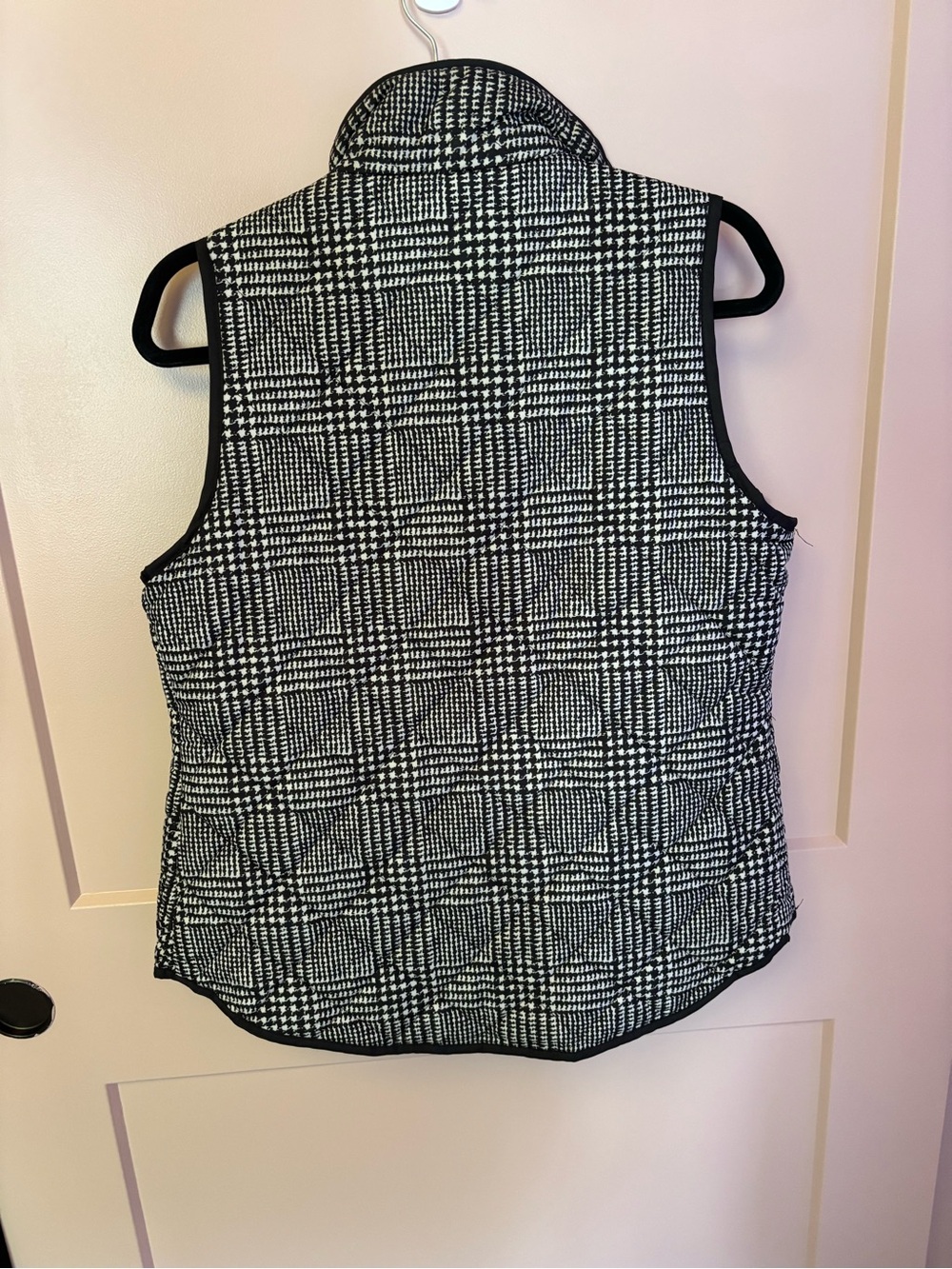 Cambridge Dry Goods black and white Houndstooth plaid quilted puffer vest Medium - Picture 5 of 7